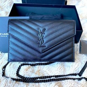Small YSL all Black Chain Wallet grain de poudre.